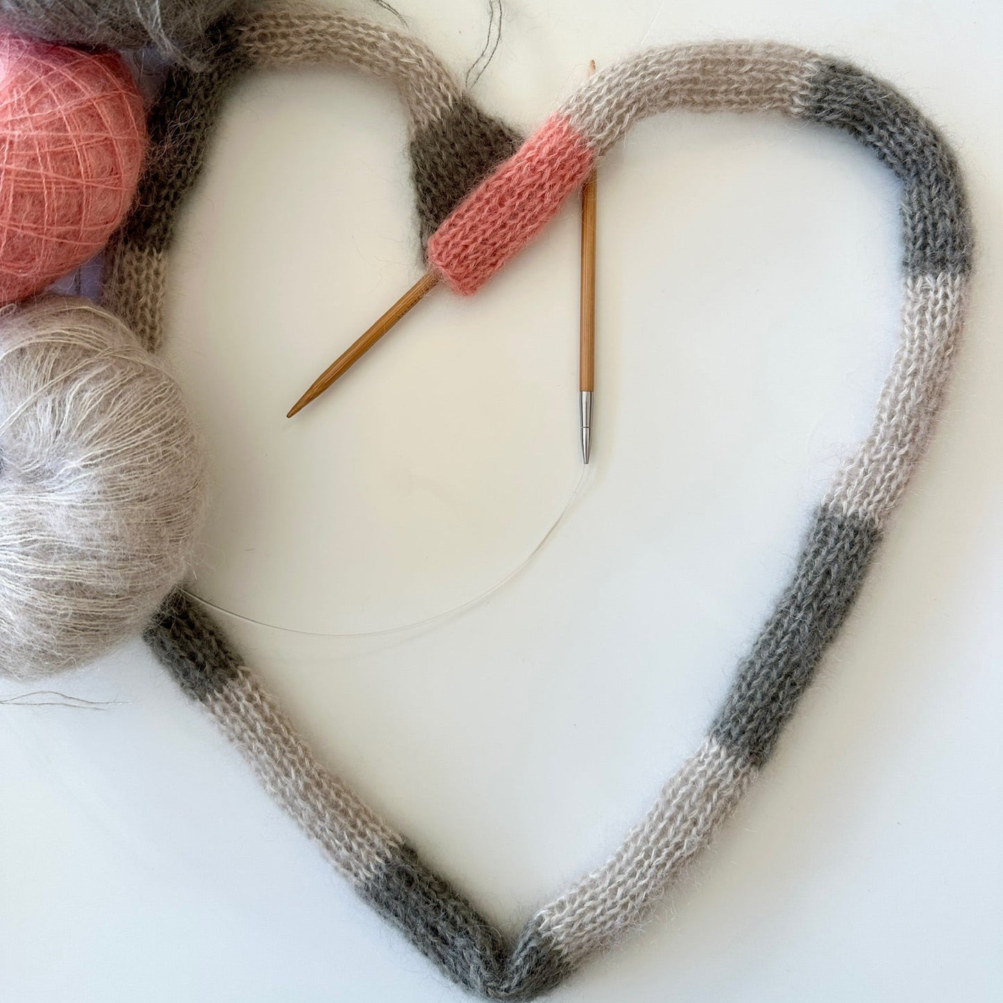 "Kram mig" Scarf by LINDBØG