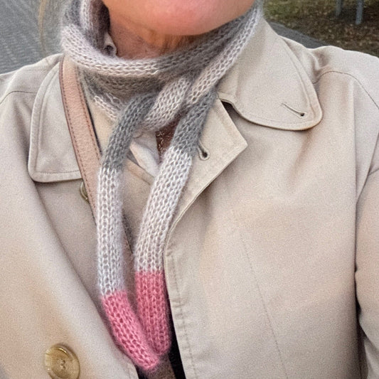 "Kram mig" Scarf by LINDBØG